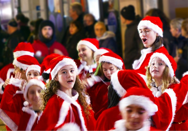 Cómo organizar un festival de Navidad escolar en 2026